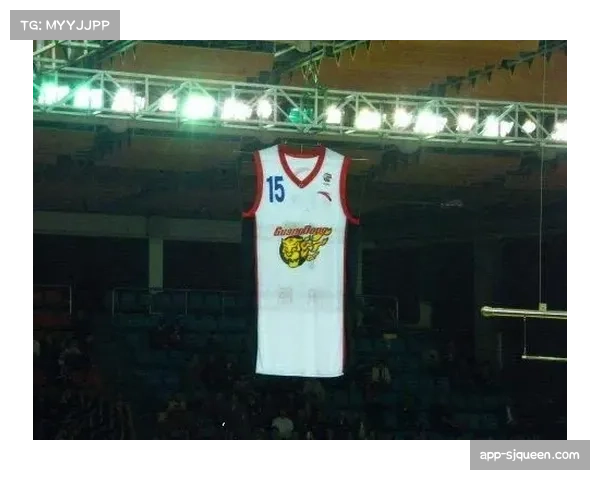 特写：宁波队主场设立专属退役球衣陈列区，致敬队史名宿